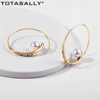 TOTASALLY Mode elegant farverige zircon imiteret perle golden hoop øreringe til kvinder party show gave øreringe dropship