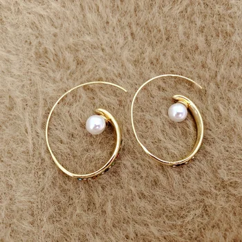 TOTASALLY Mode elegant farverige zircon imiteret perle golden hoop øreringe til kvinder party show gave øreringe dropship