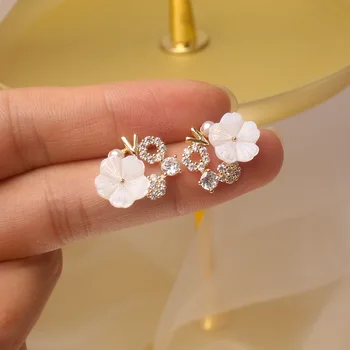 2020 mode smykker udsøgt kobber indlagt krystal zircon breve ELSKER små shell kvindelige blomst øreringe