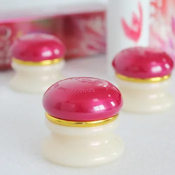 YiQi Skønhed røde dække yiqi virkning hurtig blegning fugtgivende creme samme som billede