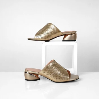Blødt læder komfortable hjemmesko sølv tykke hæle kvindelige højhælede sandaler 2020 sommeren halvdelen tøfler casual sko 34--42